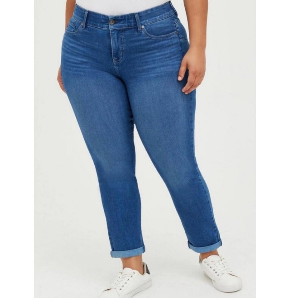 Torrid Women's Light Blue Bombshell Premium Stretch Skinny Jeans Size 18R